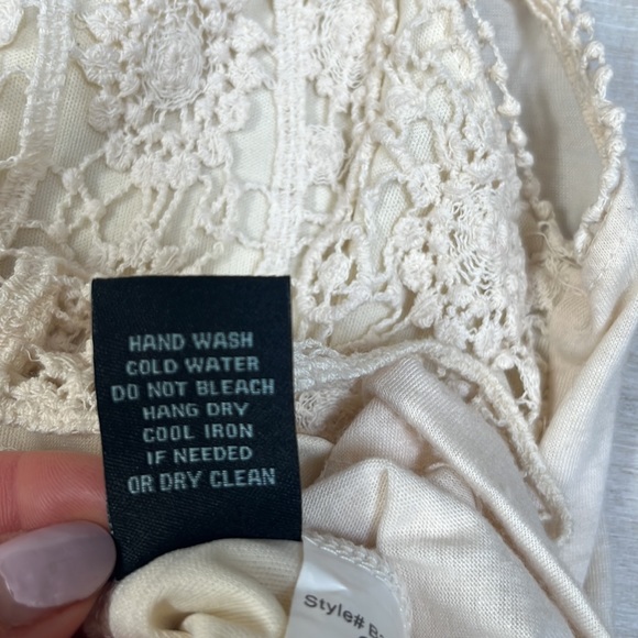 Top Sleeveless Lace Over Lay Tank - Picture 5 of 5